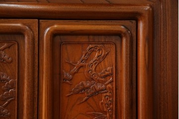 【F様ご決済用】和製ビンテージ　未使用　展示品　総欅(ケヤキ)材　赤みがかった色味と凝った意匠が素敵な茶棚　(R-076260)