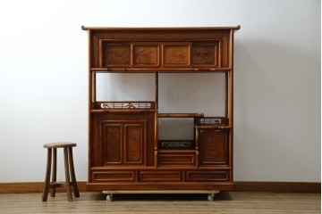 【F様ご決済用】和製ビンテージ　未使用　展示品　総欅(ケヤキ)材　赤みがかった色味と凝った意匠が素敵な茶棚　(R-076260)