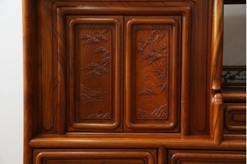 【F様ご決済用】和製ビンテージ　未使用　展示品　総欅(ケヤキ)材　赤みがかった色味と凝った意匠が素敵な茶棚　(R-076260)