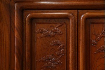 【F様ご決済用】和製ビンテージ　未使用　展示品　総欅(ケヤキ)材　赤みがかった色味と凝った意匠が素敵な茶棚　(R-076260)