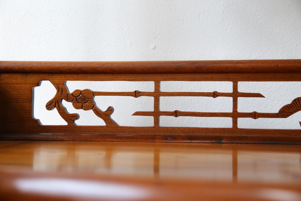 【F様ご決済用】和製ビンテージ　未使用　展示品　総欅(ケヤキ)材　赤みがかった色味と凝った意匠が素敵な茶棚　(R-076260)