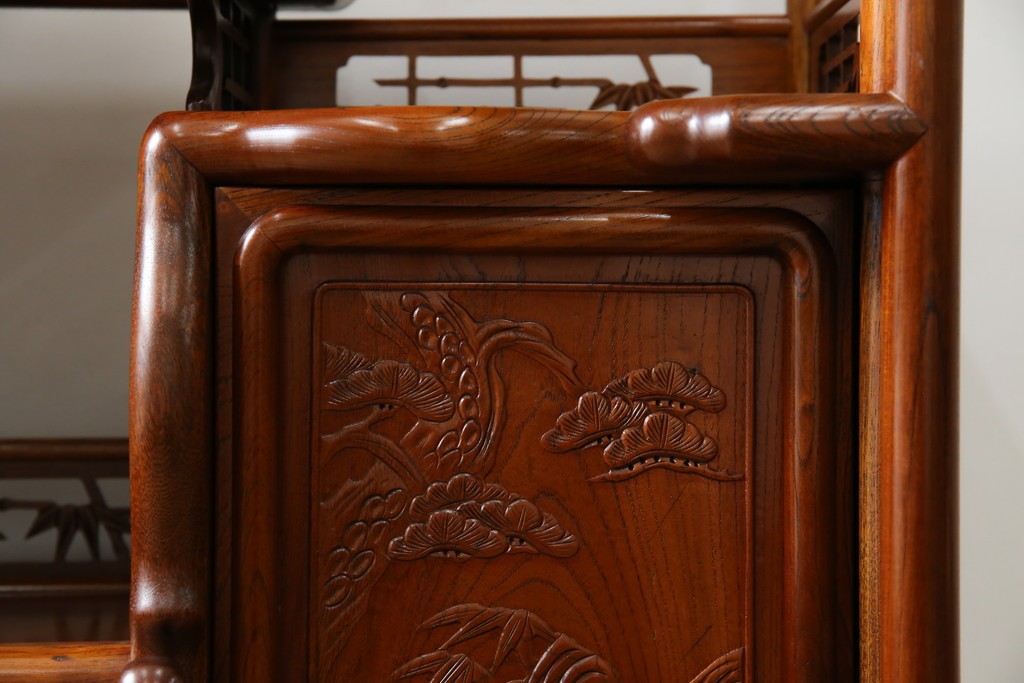 【F様ご決済用】和製ビンテージ　未使用　展示品　総欅(ケヤキ)材　赤みがかった色味と凝った意匠が素敵な茶棚　(R-076260)