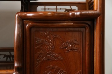 【F様ご決済用】和製ビンテージ　未使用　展示品　総欅(ケヤキ)材　赤みがかった色味と凝った意匠が素敵な茶棚　(R-076260)