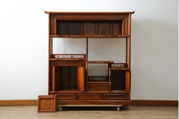 【F様ご決済用】和製ビンテージ　未使用　展示品　総欅(ケヤキ)材　赤みがかった色味と凝った意匠が素敵な茶棚　(R-076260)