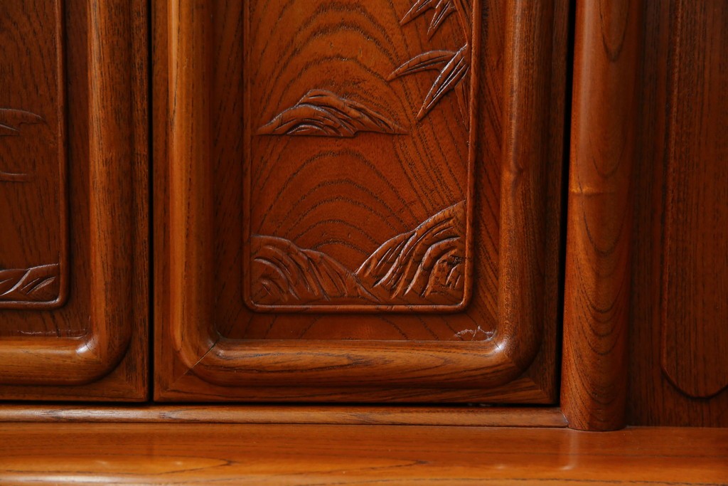 【F様ご決済用】和製ビンテージ　未使用　展示品　総欅(ケヤキ)材　赤みがかった色味と凝った意匠が素敵な茶棚　(R-076260)