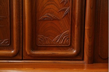 【F様ご決済用】和製ビンテージ　未使用　展示品　総欅(ケヤキ)材　赤みがかった色味と凝った意匠が素敵な茶棚　(R-076260)