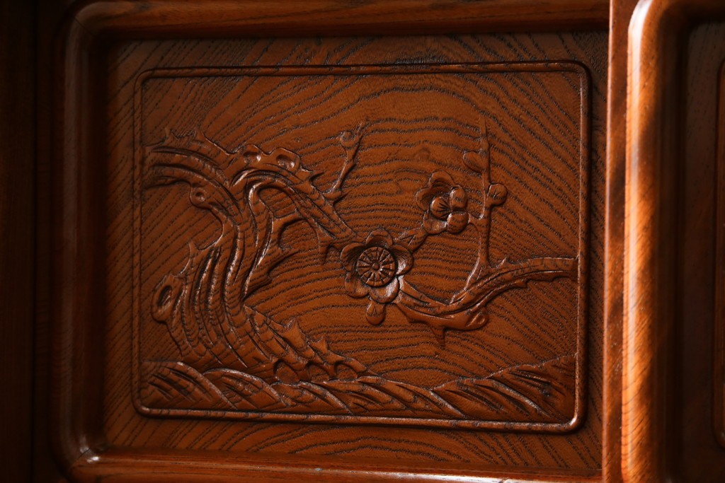 【F様ご決済用】和製ビンテージ　未使用　展示品　総欅(ケヤキ)材　赤みがかった色味と凝った意匠が素敵な茶棚　(R-076260)