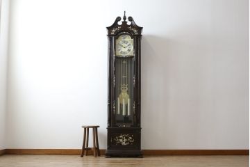 和製ビンテージ　未使用　展示品!!　ドイツ　Hermle(ヘルムレ)社製の時計付き(分銅式　振り子付き)　縞黒檀(シマコクタン)　螺鈿(ラデン)　象嵌入り　細やかな装飾が美しいホールクロック(時計台、振り子時計、ヴィンテージ)(R-076262)
