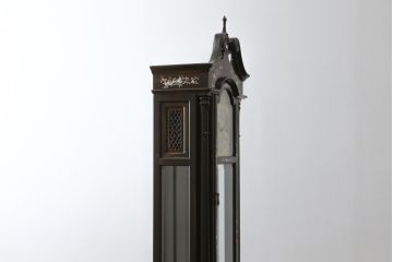 和製ビンテージ　未使用　展示品!!　ドイツ　Hermle(ヘルムレ)社製の時計付き(分銅式　振り子付き)　縞黒檀(シマコクタン)　螺鈿(ラデン)　象嵌入り　細やかな装飾が美しいホールクロック(時計台、振り子時計、ヴィンテージ)(R-076262)