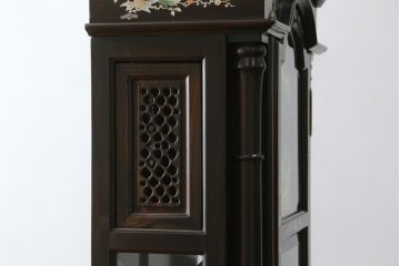 和製ビンテージ　未使用　展示品!!　ドイツ　Hermle(ヘルムレ)社製の時計付き(分銅式　振り子付き)　縞黒檀(シマコクタン)　螺鈿(ラデン)　象嵌入り　細やかな装飾が美しいホールクロック(時計台、振り子時計、ヴィンテージ)(R-076262)