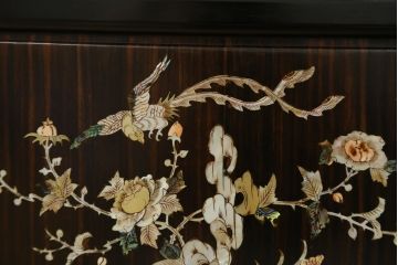和製ビンテージ　未使用　展示品!!　ドイツ　Hermle(ヘルムレ)社製の時計付き(分銅式　振り子付き)　縞黒檀(シマコクタン)　螺鈿(ラデン)　象嵌入り　細やかな装飾が美しいホールクロック(時計台、振り子時計、ヴィンテージ)(R-076262)