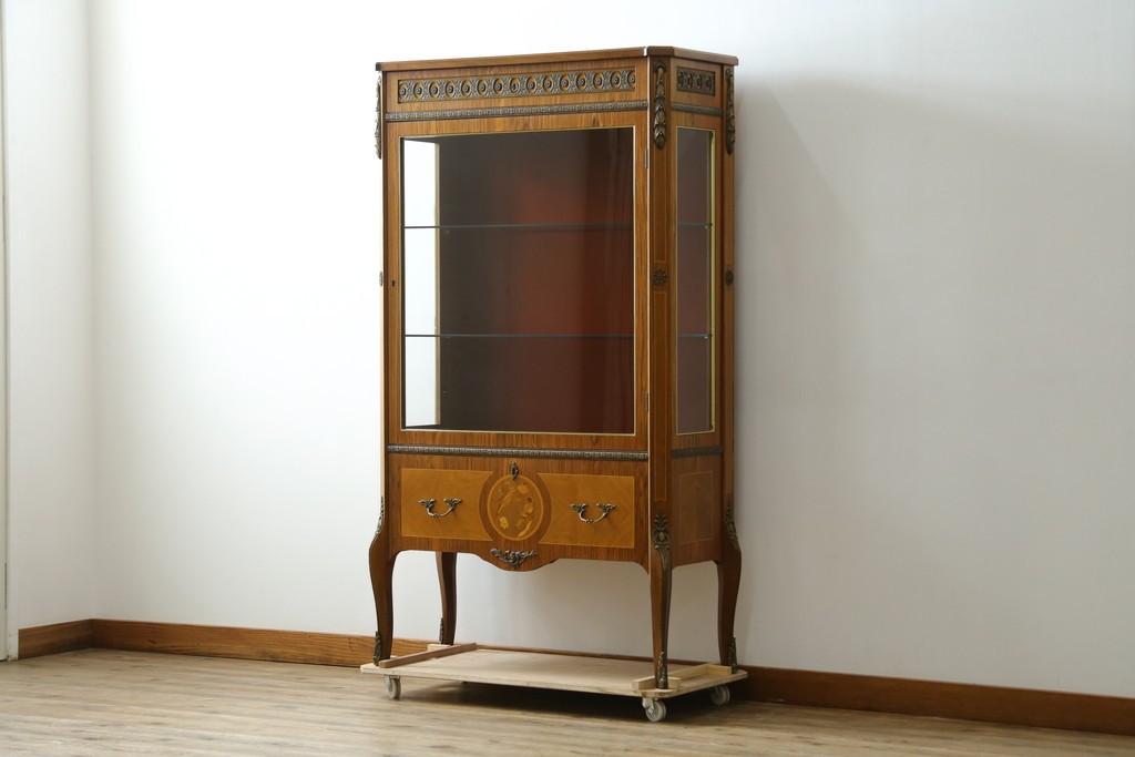 中古　イギリス製　ルイ16世様式　気品溢れる象嵌入りキャビネット　定価約70万円　(R-076263)