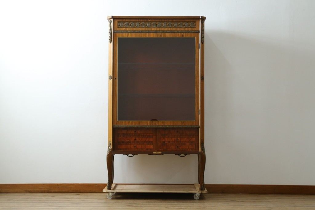 中古　イギリス製　ルイ16世様式　気品溢れる象嵌入りキャビネット　定価約70万円　(R-076263)