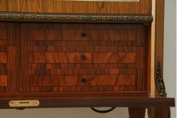 中古　イギリス製　ルイ16世様式　気品溢れる象嵌入りキャビネット　定価約70万円　(R-076263)
