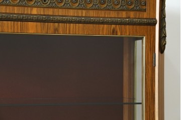 中古　イギリス製　ルイ16世様式　気品溢れる象嵌入りキャビネット　定価約70万円　(R-076263)