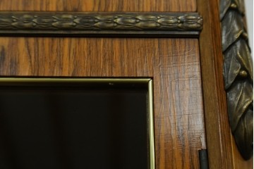 中古　イギリス製　ルイ16世様式　気品溢れる象嵌入りキャビネット　定価約70万円　(R-076263)
