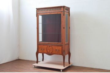 中古　美品　イギリス製　ルイ16世様式　気品溢れる象嵌入りキャビネット(Gケース、ガラスケース、ショーケース、ディスプレイケース、コレクションケース、キュリオケース、飾り棚、陳列棚、店舗什器、英国)(定価約70万円)(R-076263)