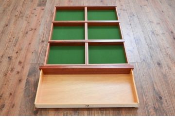 中古　美品　イギリス製　ルイ16世様式　気品溢れる象嵌入りキャビネット(Gケース、ガラスケース、ショーケース、ディスプレイケース、コレクションケース、キュリオケース、飾り棚、陳列棚、店舗什器、英国)(定価約70万円)(R-076263)