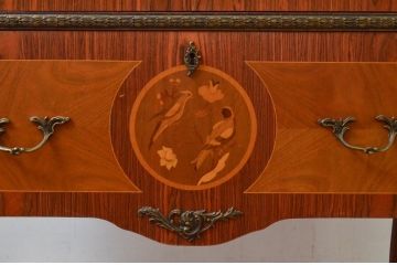 中古　美品　イギリス製　ルイ16世様式　気品溢れる象嵌入りキャビネット(Gケース、ガラスケース、ショーケース、ディスプレイケース、コレクションケース、キュリオケース、飾り棚、陳列棚、店舗什器、英国)(定価約70万円)(R-076263)