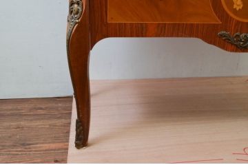 中古　美品　イギリス製　ルイ16世様式　気品溢れる象嵌入りキャビネット(Gケース、ガラスケース、ショーケース、ディスプレイケース、コレクションケース、キュリオケース、飾り棚、陳列棚、店舗什器、英国)(定価約70万円)(R-076263)