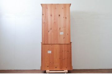 中古　高級輸入家具　パイン材　カントリースタイルの空間づくりにおすすめ! 木の温もり溢れるカップボード(キャビネット、食器棚、収納棚、戸棚)(R-076269)