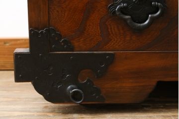 和製ビンテージ　美品　亀の形をしたユニークな金具が目を惹くアンティーク調の車箪笥(和箪笥、収納たんす、整理タンス、サイドチェスト、戸棚、引き出し、ヴィンテージ)(R-076271)