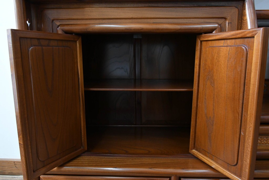 和製ビンテージ　未使用　展示品　総欅(ケヤキ)材　赤みがかった色味が素敵な茶棚(飾り棚、違い棚、収納棚、戸棚、ヴィンテージ)(R-076272)