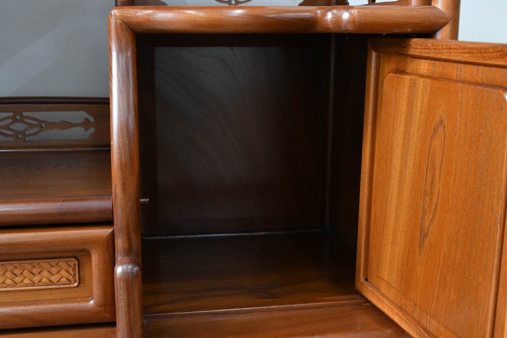 和製ビンテージ　未使用　展示品　総欅(ケヤキ)材　赤みがかった色味が素敵な茶棚(飾り棚、違い棚、収納棚、戸棚、ヴィンテージ)(R-076272)