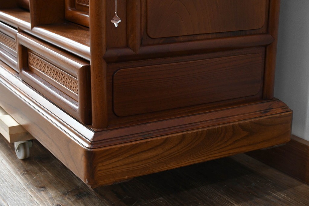 和製ビンテージ　未使用　展示品　総欅(ケヤキ)材　赤みがかった色味が素敵な茶棚(飾り棚、違い棚、収納棚、戸棚、ヴィンテージ)(R-076272)