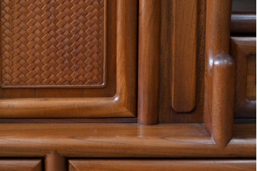 和製ビンテージ　未使用　展示品　総欅(ケヤキ)材　赤みがかった色味が素敵な茶棚(飾り棚、違い棚、収納棚、戸棚、ヴィンテージ)(R-076272)