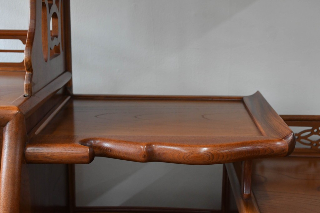 和製ビンテージ　未使用　展示品　総欅(ケヤキ)材　赤みがかった色味が素敵な茶棚(飾り棚、違い棚、収納棚、戸棚、ヴィンテージ)(R-076272)