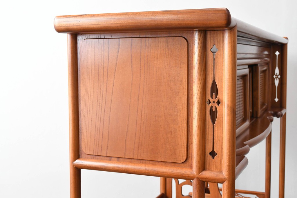 和製ビンテージ　未使用　展示品　総欅(ケヤキ)材　赤みがかった色味が素敵な茶棚(飾り棚、違い棚、収納棚、戸棚、ヴィンテージ)(R-076272)