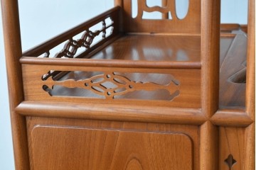 和製ビンテージ　未使用　展示品　総欅(ケヤキ)材　赤みがかった色味が素敵な茶棚(飾り棚、違い棚、収納棚、戸棚、ヴィンテージ)(R-076272)