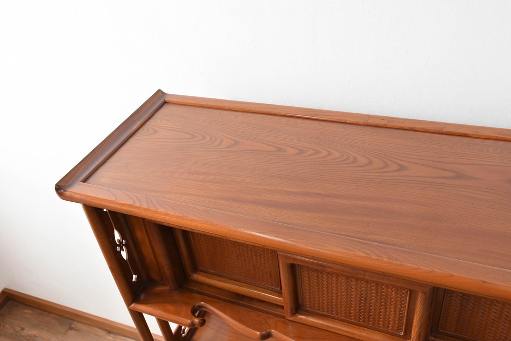 和製ビンテージ　未使用　展示品　総欅(ケヤキ)材　赤みがかった色味が素敵な茶棚(飾り棚、違い棚、収納棚、戸棚、ヴィンテージ)(R-076272)