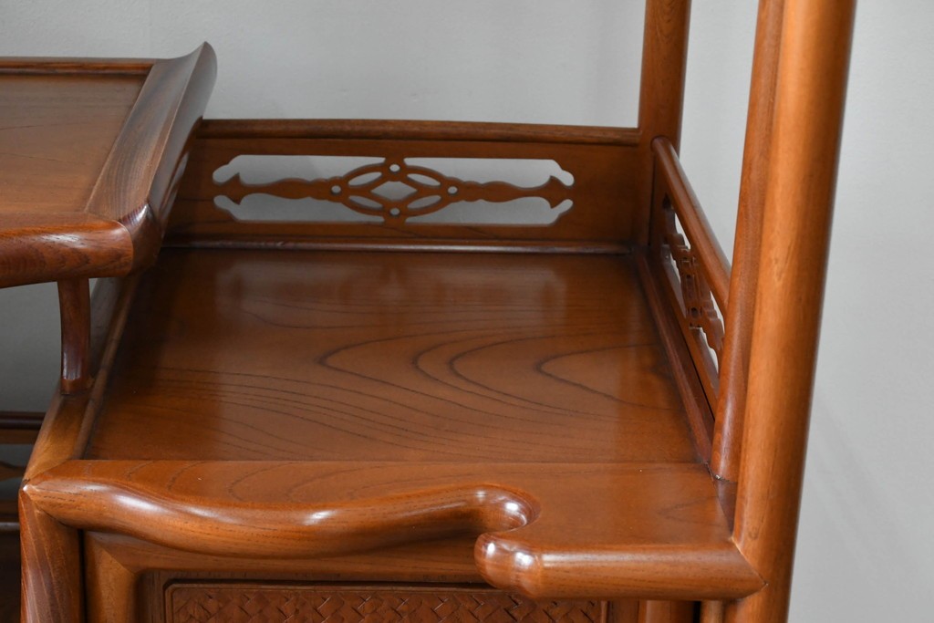 和製ビンテージ　未使用　展示品　総欅(ケヤキ)材　赤みがかった色味が素敵な茶棚(飾り棚、違い棚、収納棚、戸棚、ヴィンテージ)(R-076272)