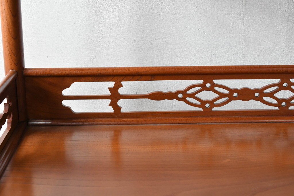 和製ビンテージ　未使用　展示品　総欅(ケヤキ)材　赤みがかった色味が素敵な茶棚(飾り棚、違い棚、収納棚、戸棚、ヴィンテージ)(R-076272)