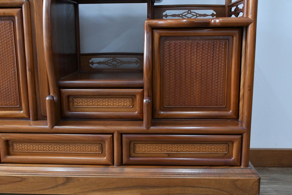 和製ビンテージ　未使用　展示品　総欅(ケヤキ)材　赤みがかった色味が素敵な茶棚(飾り棚、違い棚、収納棚、戸棚、ヴィンテージ)(R-076272)