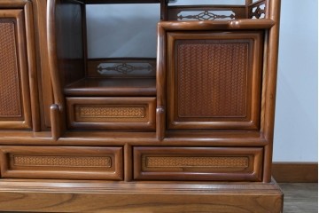 和製ビンテージ　未使用　展示品　総欅(ケヤキ)材　赤みがかった色味が素敵な茶棚(飾り棚、違い棚、収納棚、戸棚、ヴィンテージ)(R-076272)