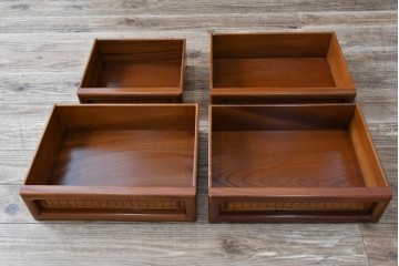 和製ビンテージ　未使用　展示品　総欅(ケヤキ)材　赤みがかった色味が素敵な茶棚(飾り棚、違い棚、収納棚、戸棚、ヴィンテージ)(R-076272)