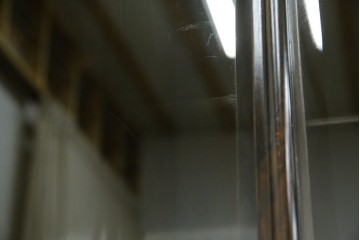 和製ビンテージ　未使用　展示品　シャム柿(ジリコテ)材　艶のある木肌が美しい茶箪笥　(R-076273)