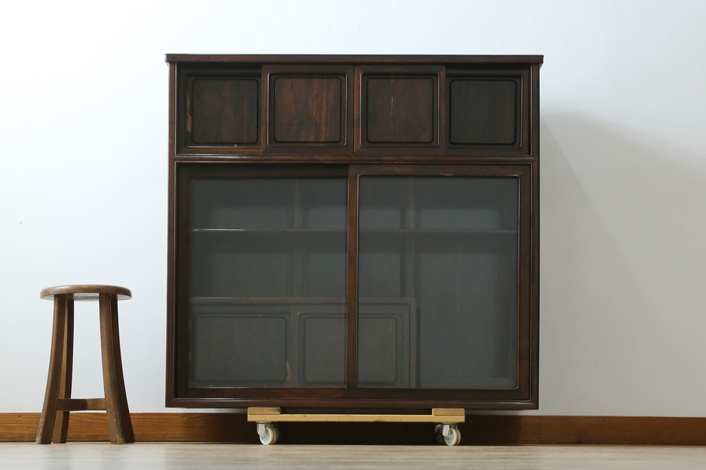 和製ヴィンテージ　未使用展示品　シャム柿(ジリコテ)材　個性的な木目が味わい深い茶箪笥　(R-076275)