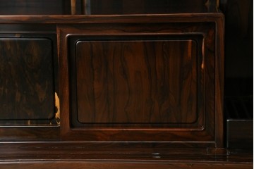 和製ヴィンテージ　未使用展示品　シャム柿(ジリコテ)材　個性的な木目が味わい深い茶箪笥　(R-076275)