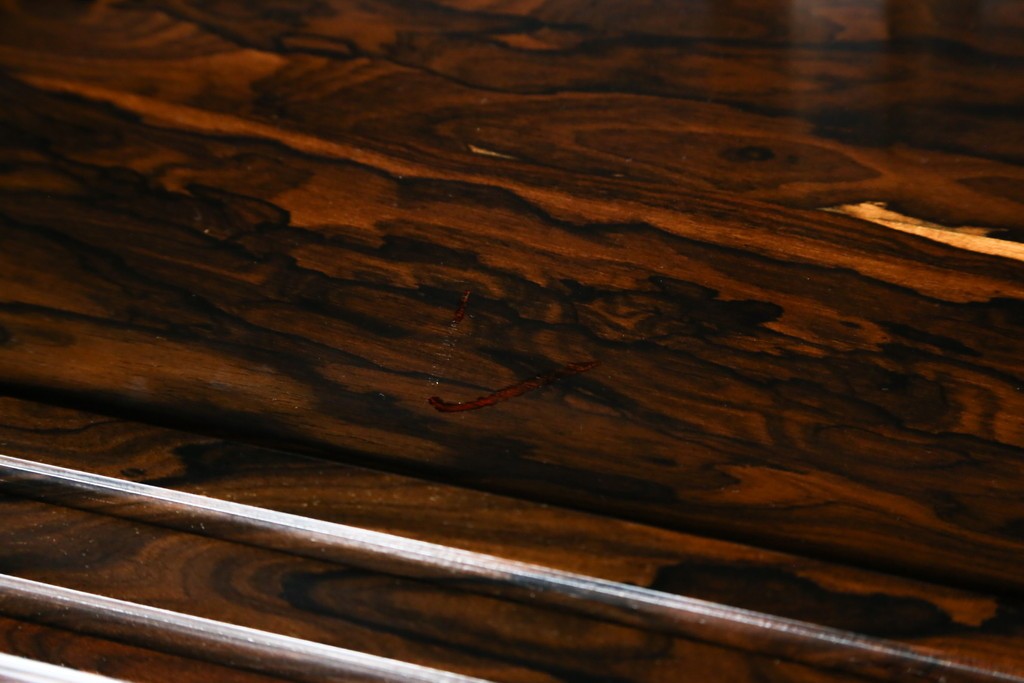 和製ヴィンテージ　未使用展示品　シャム柿(ジリコテ)材　個性的な木目が味わい深い茶箪笥　(R-076275)