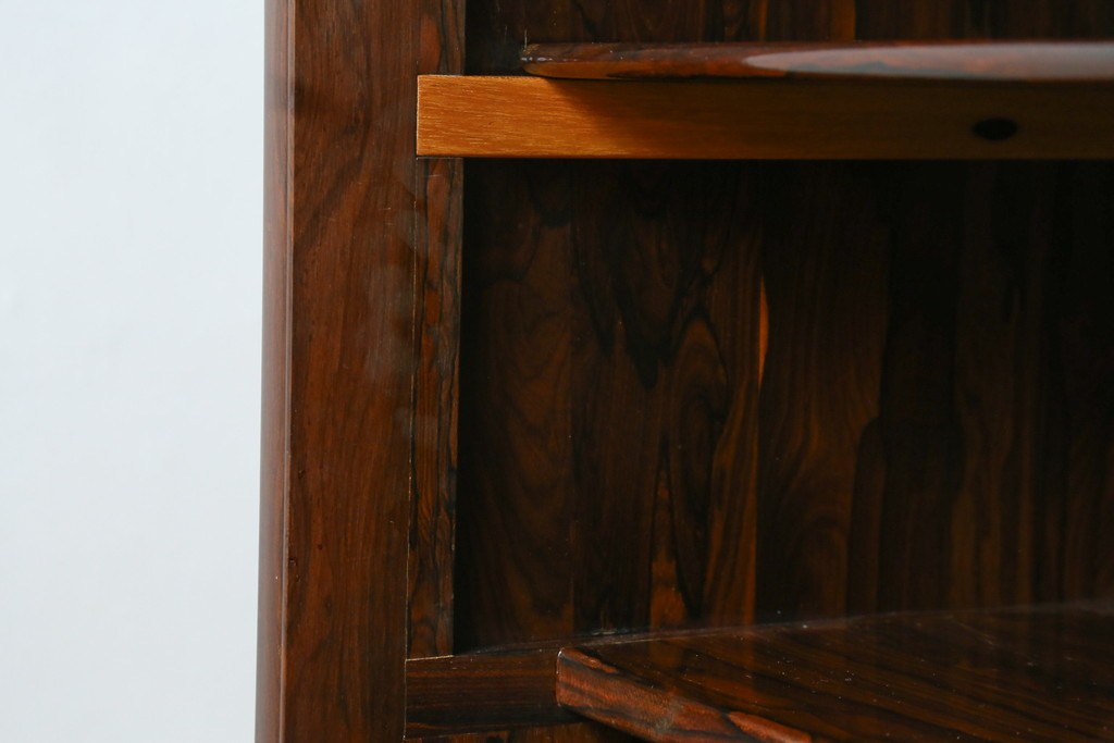 和製ヴィンテージ　未使用展示品　シャム柿(ジリコテ)材　個性的な木目が味わい深い茶箪笥　(R-076275)