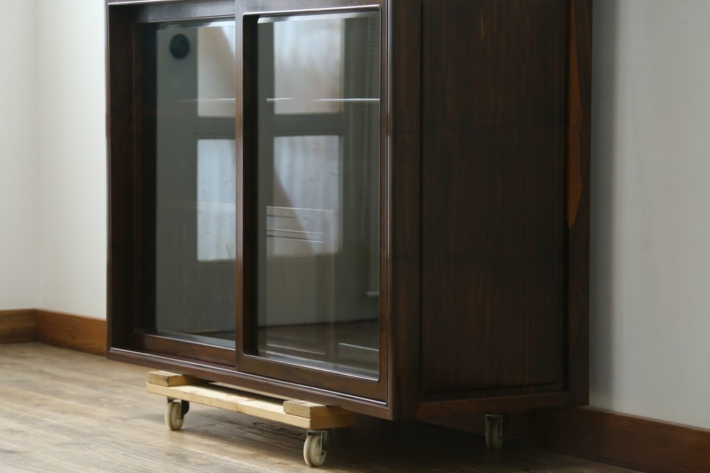 和製ヴィンテージ　未使用展示品　シャム柿(ジリコテ)材　個性的な木目が味わい深い茶箪笥　(R-076275)