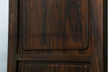 和製ヴィンテージ　未使用展示品　シャム柿(ジリコテ)材　個性的な木目が味わい深い茶箪笥　(R-076275)