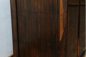 和製ヴィンテージ　未使用展示品　シャム柿(ジリコテ)材　個性的な木目が味わい深い茶箪笥　(R-076275)