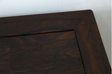 和製ヴィンテージ　未使用展示品　シャム柿(ジリコテ)材　個性的な木目が味わい深い茶箪笥　(R-076275)