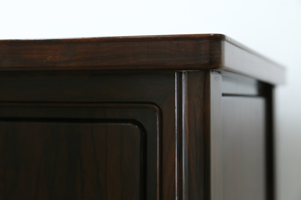 和製ヴィンテージ　未使用展示品　シャム柿(ジリコテ)材　個性的な木目が味わい深い茶箪笥　(R-076275)