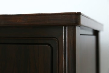 和製ヴィンテージ　未使用展示品　シャム柿(ジリコテ)材　個性的な木目が味わい深い茶箪笥　(R-076275)